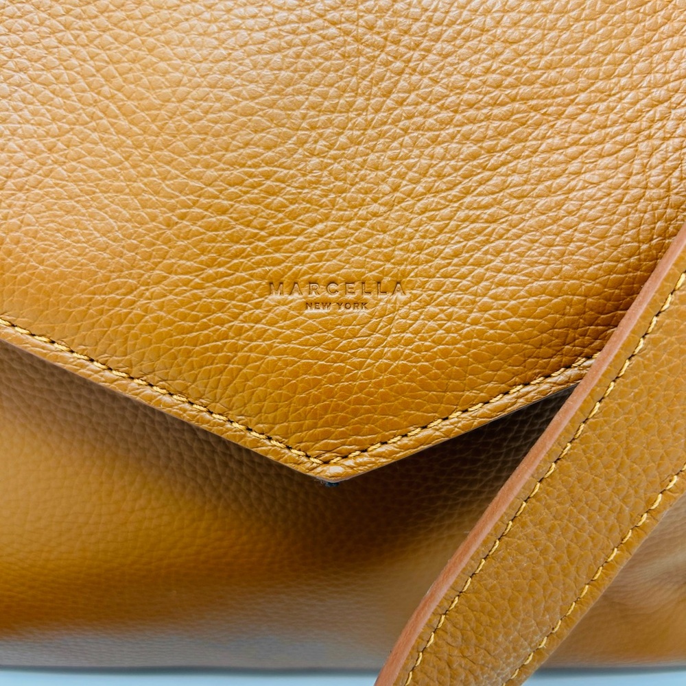 Classic Women's Shoulder Bag in Warm Tan - Picture 5 of 8